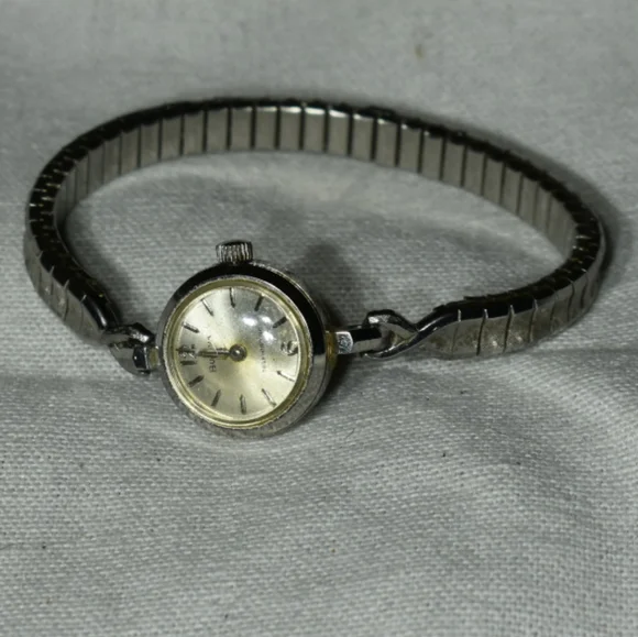 Vintage 1940\'s Bulova Mechanical Watch with Speidel Band 2 Vintage Womens Wrist Watches Vendome Bulova Speidel  main image 3